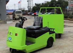 電動(dòng)牽引車(chē)帶拖車(chē)