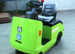 小型坐駕式電動(dòng)牽引車(chē)